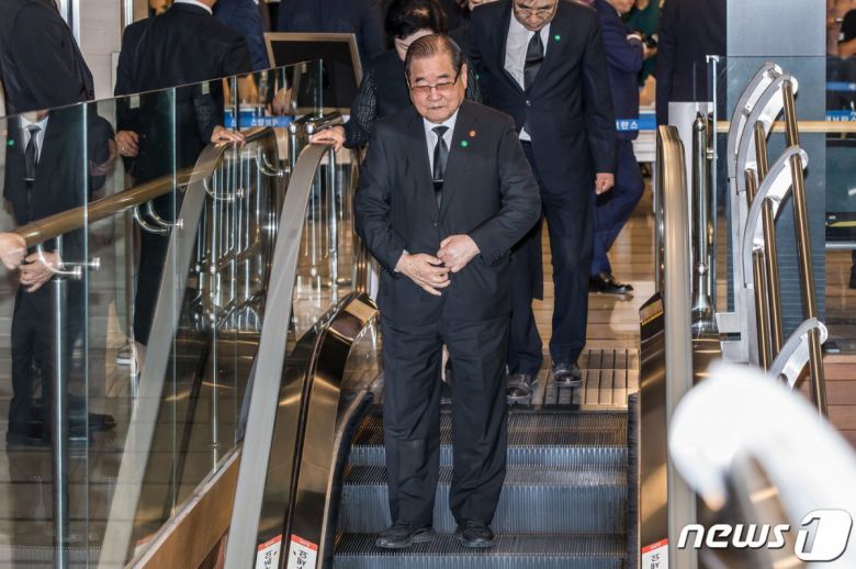 이종찬 광복회장이 16일 오후 서울 서대문구 신촌세브란스병원 장례식장에 마련된 윤석열 대통령의 부친 윤기중 연세대 명예교수의 빈소로 향하고 있다. 2023.8.16 (서울=뉴스1) 사진공동취재단