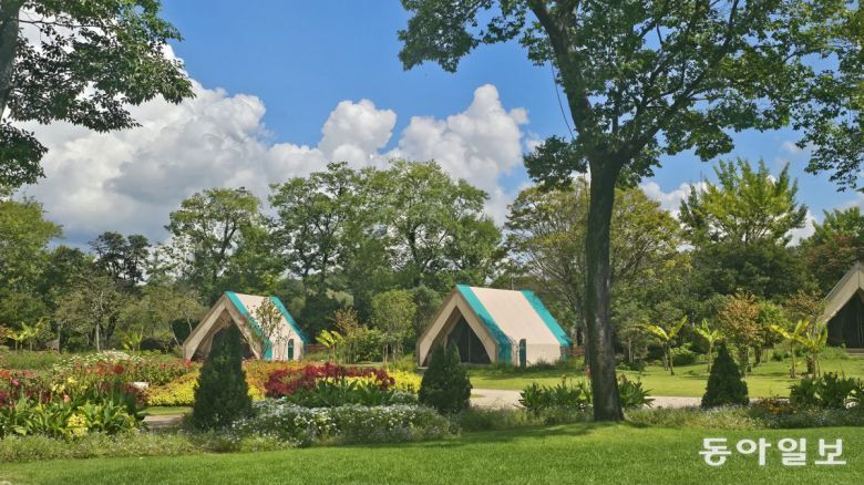 올해 순천만국제정원박람회에서 새롭게 선보인 ‘가든스테이’. 하룻밤 숙박하면서 58만 평 정원을 오롯이 누릴 수 있는 숙박시설이다. 순천=김선미 기자