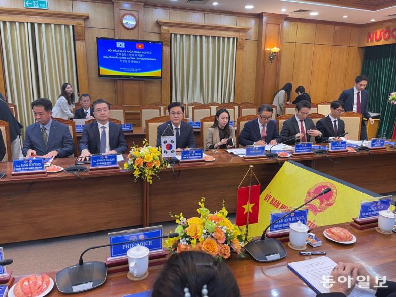 김태흠 충남지사는 5일(현지시간) 베트남 박장성 청사에서 우호협력 협정을 체결하고 교류협력 활성화 방안을 위한 논의를 진행했다. 사진=이정훈 기자