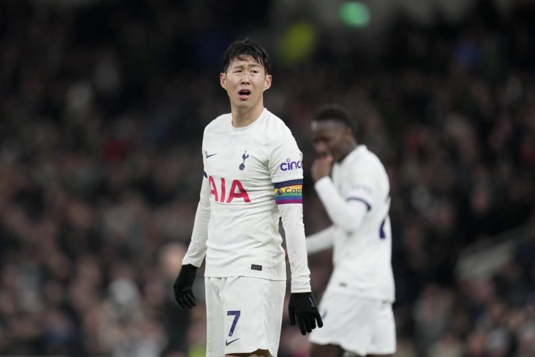 토트넘의 손흥민이 8일 웨스트햄과의 잉글랜드 프리미어리그 안방경기 도중 답답해하는 표정을 짓고 있다. 이날 토트넘은 선제골을 넣었지만 1-2로 역전패했다. 손흥민은 공격포인트를 기록하지 못했다. 런던=AP 뉴시스