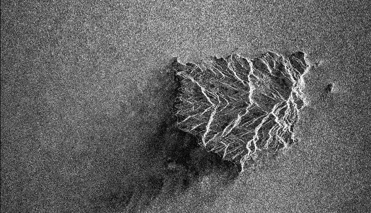 올해 5월 한국형발사체 누리호에 실려 우주로 날아간 KAIST의 차세대소형위성 2호가 촬영한 영상이다. 악천후에도 촬영이 가능한 영상레이더(SAR)가 달린 이 위성은 지구를 하루 15바퀴씩 돌며 울릉도 등의 영상을 찍어 보내오고 있다. KAIST 인공위성연구소 제공