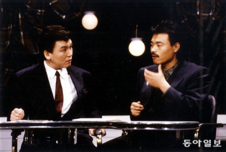 인기 주말 버라이어티 쇼  ‘일요일 일요일밤에’에서 예능 가수의 면모를 유감없이 과시했던 김흥국(오른쪽). 동아 DB