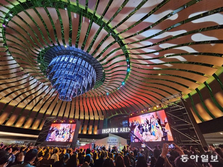 5일 인천 영종도 모히건 인스파이어 엔터테인먼트 리조트 로툰다홀에서 열린 그랜드 오프닝 행사. 영종도=전승훈 기자 raphy@donga.com