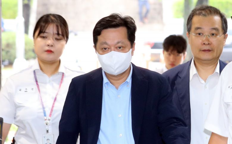 정진상 전 더불어민주당 대표실 정무조정실장이 지난해 8월 11일 서울 서초구 서울중앙지법에서 열린 공판준비기일에 출석하고 있다. 뉴스1