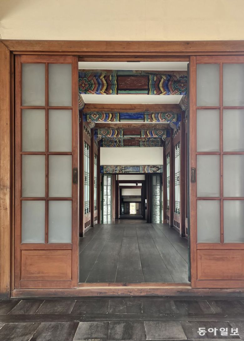 봄바람을 쐬고 있는 창덕궁. 김선미 기자