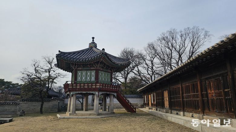 창덕궁 달빛 축전 때 대금을 연주하는 무대로도 쓰이는 낙선재 후원 높은 언덕의 상량정. 김선미 기자