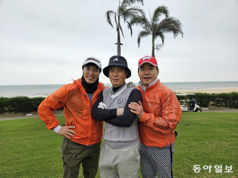 셋이 있으면 하루 하루가 서로에게 감사할 일이 생긴다. 그래서 살 맛 난다는 세 사람. 이병철, 김민교 제공