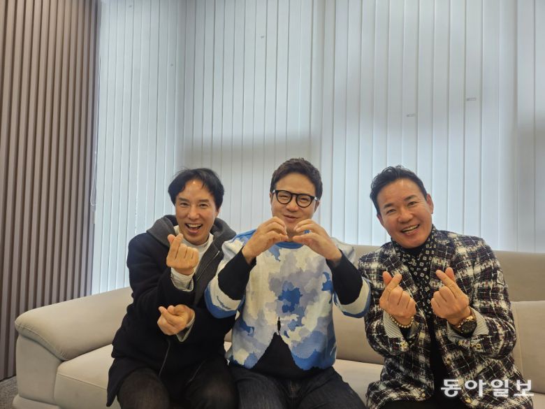 막내인 조영구가 중심이 돼 끈끈한 의리로 뭉쳐진 세 사람. 유재영 기자 elegant@donga.com