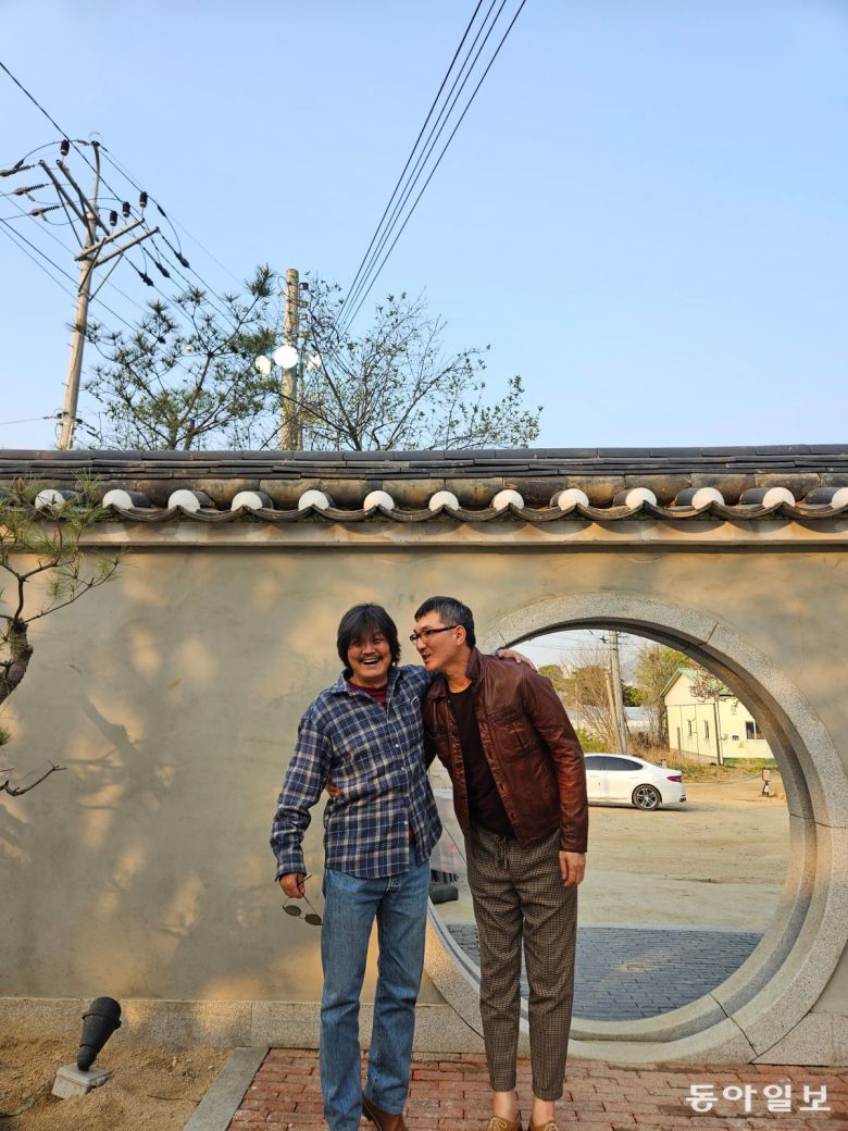 형 조상구에게 눈 높이를 맞추는 동생 장세진. 평소에 자주 그런다. 하남= 유재영 기자 elegant@donga.com