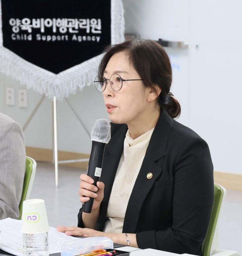 신영숙 여성가족부 차관은 22일 이행원 간담회에 참석해 “양육비 선지급제 입법을 22대 국회 첫 본회의 통과를 목표로 조속히 추진하겠다”고 밝혔다. 양육비이행관리원 제공