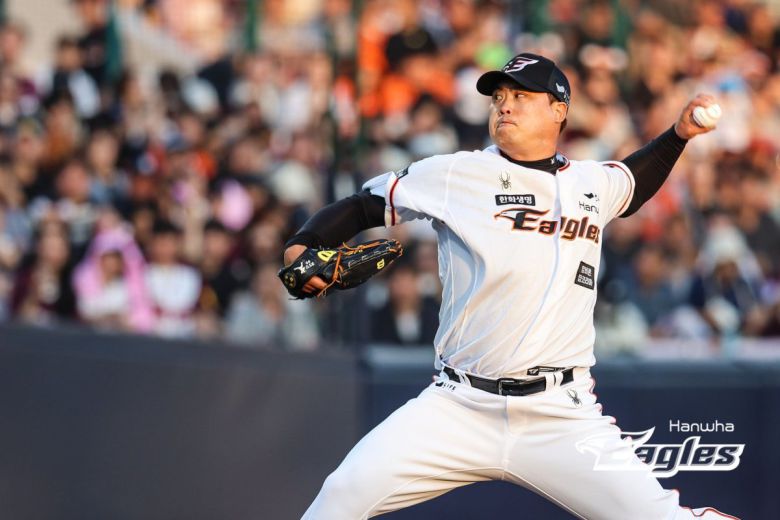 류현진이 18일 청주 키움전에서 역투하고 있다. 류현진은 이날 국내 복귀 후 최고의 피칭을 선보였다. 한화 제공