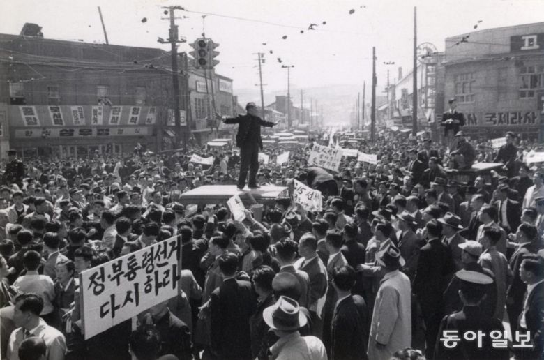 ＜3.15의거＞ 서울의 항의집회/  3.15부정선거와 이승만독재정권에 항거하는 서울시민들의 종로집회. 1960년  4월 6일. 동아일보 DB