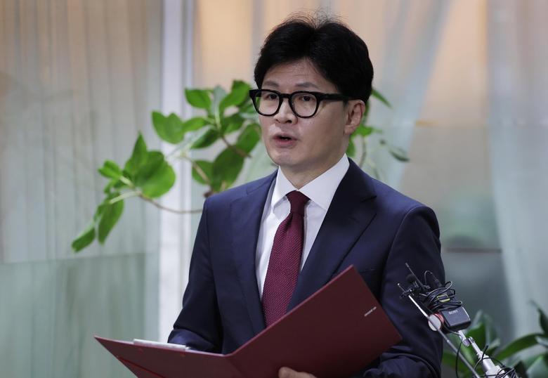 국민의힘 한동훈 대표가 6일 서울 종로구 한국기독교교회회관에서 브리핑을 열고 “의료 공백 상황에 대한 국민 불안 해소와 지역 필수의료체계 개선을 위한 ‘여야의정 협의체’를 구성해 운영할 것을 제안한다”고 밝혔다. 뉴시스