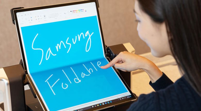 삼성디스플레이는 18.1인치 정보기술(IT) 기기용 폴더블 제품을 최초로 공개한다. 삼성디스플레이 제공