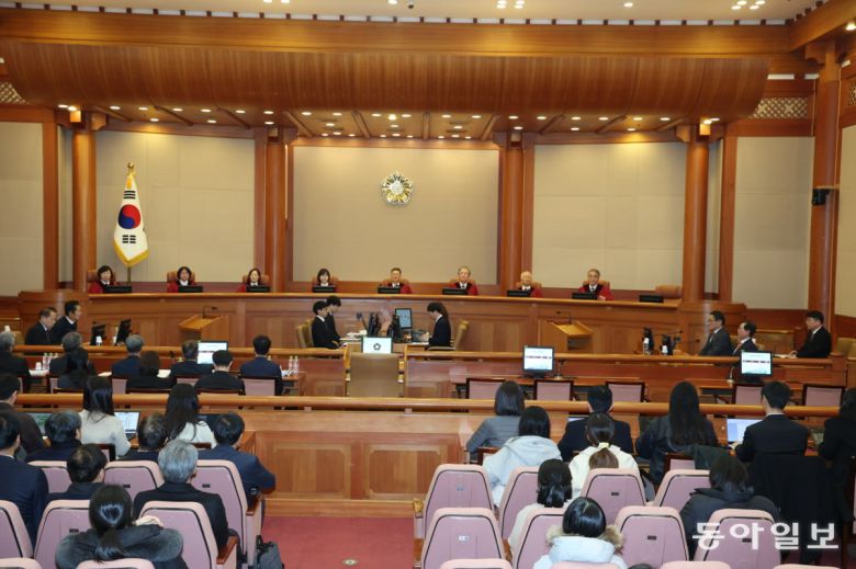 14일 서울 종로구 헌법재판소에서 윤석열 대통령의 탄핵심판 첫 변론기일이 열렸다. 송은석 기자 silverstone@donga.com