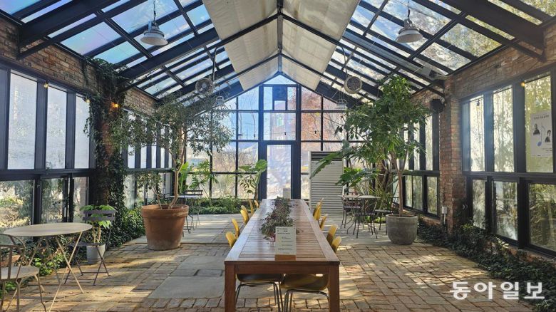 F1963 유리 온실.