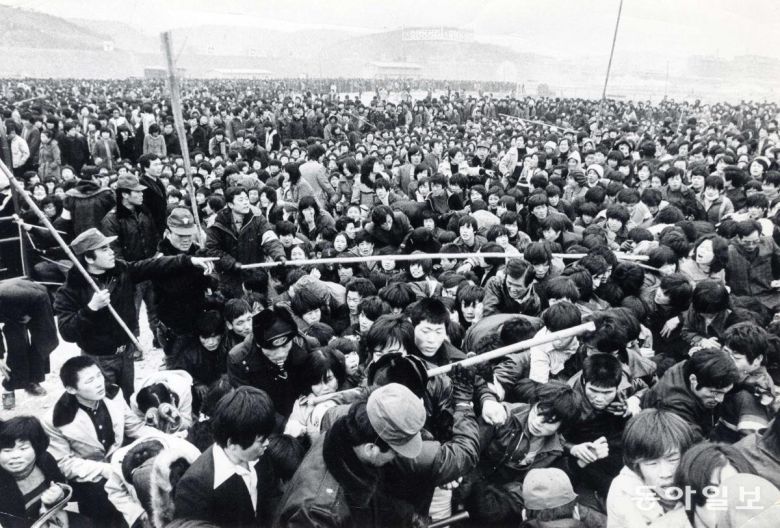 구정 귀성 차표 예매. 강남고속버스터미널/ 1978년 1월 31일 동아일보DB