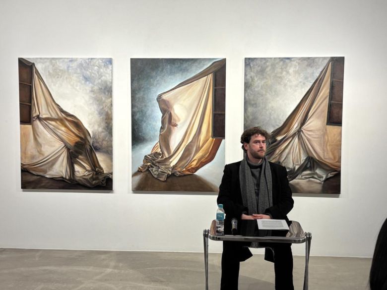 17일 서울 용산구 갤러리바톤에서 만난 데이비드 오케인. 김민 기자