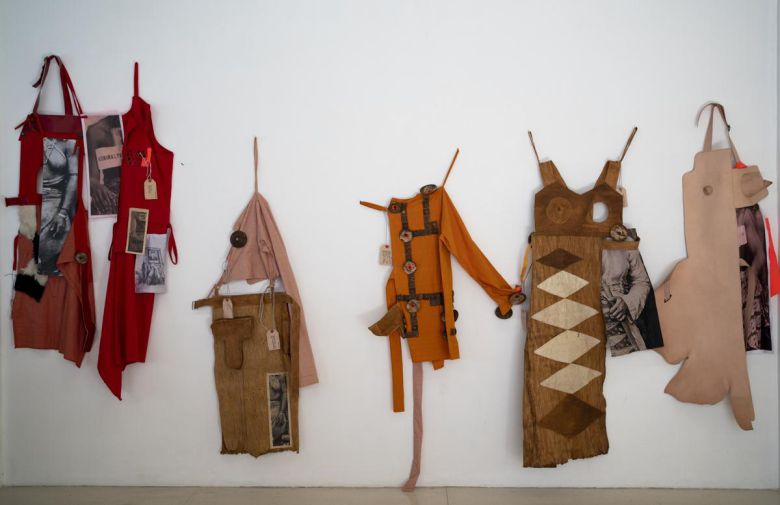 국립현대미술관 서울 전시 ‘접속하는 몸: 아시아 여성 미술가들’ 출품작. 멜라 야르스마의 ‘문제가 되는 치마’. 국립현대미술관 제공