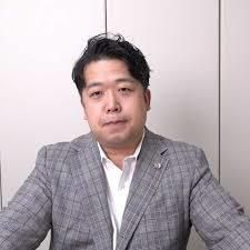 일본발 허위 테러 협박 이메일의 발신자로 이름을 도용당한 일본인 변호사 가라사와 다카히로(唐澤貴洋·47) 씨. 가라사와 다카히로 변호사 제공