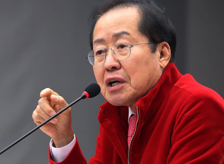 홍준표 대구시장이 31일 오후 대구시청 산격청사에서 열린 ‘2025년 제1차 청년정책조정위원회’에 참석해 인사말을 하고 있다. 2025.1.31/뉴스1 ⓒ News1