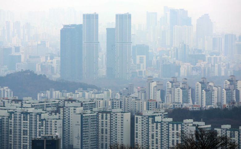 서울 남산에서 바라본 아파트 모습. 2025.3.2 뉴스1