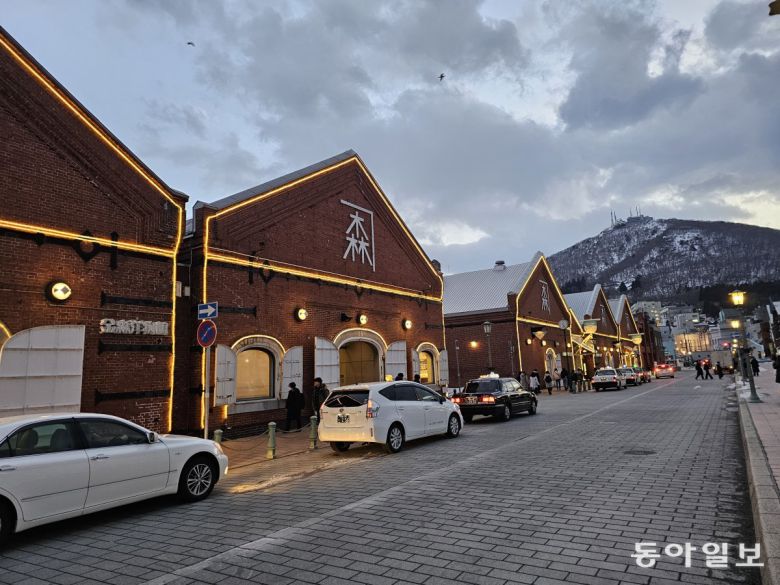 하코다테항 핫플레이스 쇼핑몰로 변신한 붉은 벽돌 아카렌가 창고군.