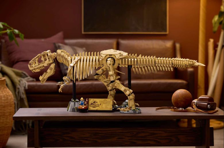 성인용 고급 제품은 레고의 성장을 이끌고 있다. 사진은 레고의 신제품인 1m짜리 티라노사우루스 렉스 세트. 레고 제공