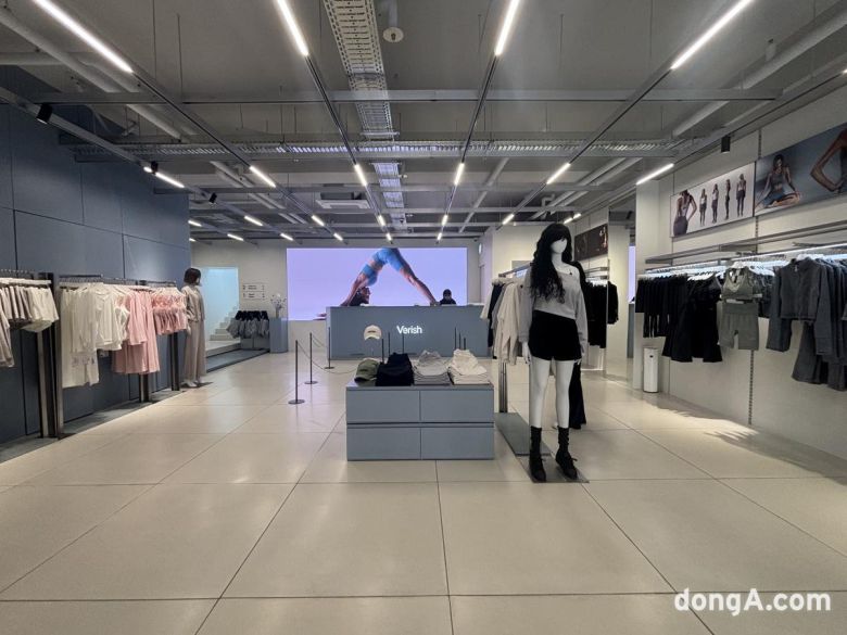 베리시는 속옷으로 시작해 이지웨어, 애슬레저룩, 일상복까지 제품군을 확장했다. 사진=황소영 기자