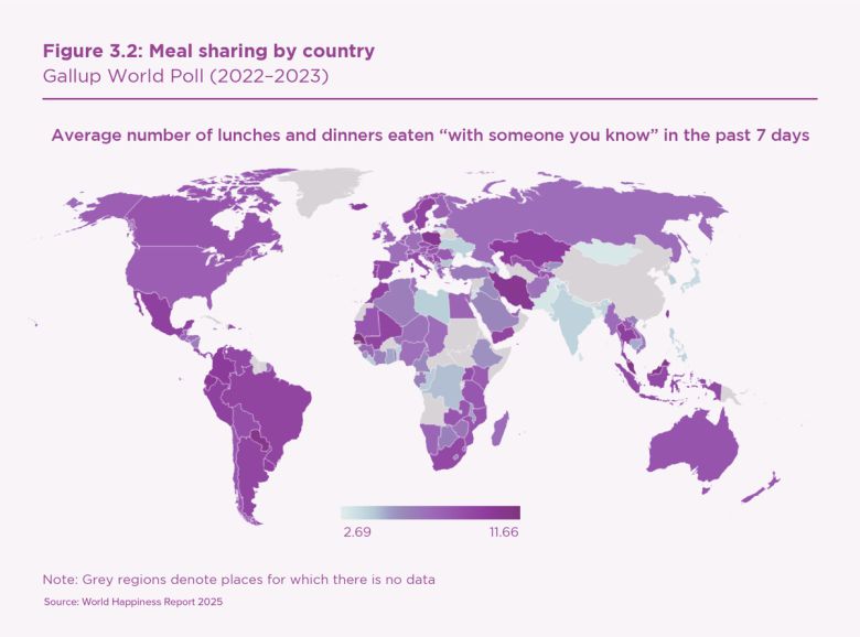 점심과 저녁을 다른 사람과 함께 먹은 빈도를 색상으로 지도 위에 표시한 그래픽. 옅을수록 혼밥’이 많은 국가다.  우리나라는 일본과 함께 옅은 하늘색으로 표시돼 있다. 사진 출처 유엔 세계행복보고서