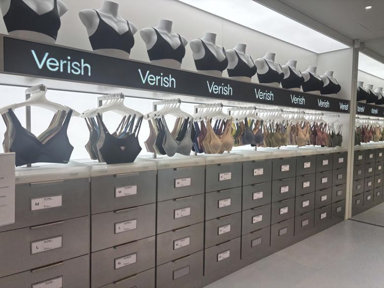 베리시 성수점 2층에 전시된 다양한 속옷컬렉션. 사진=황소영 기자