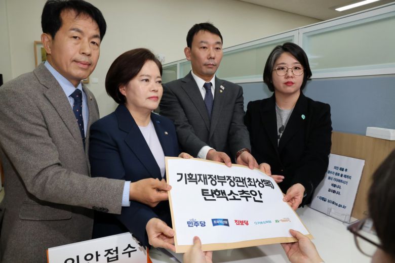 동아일보