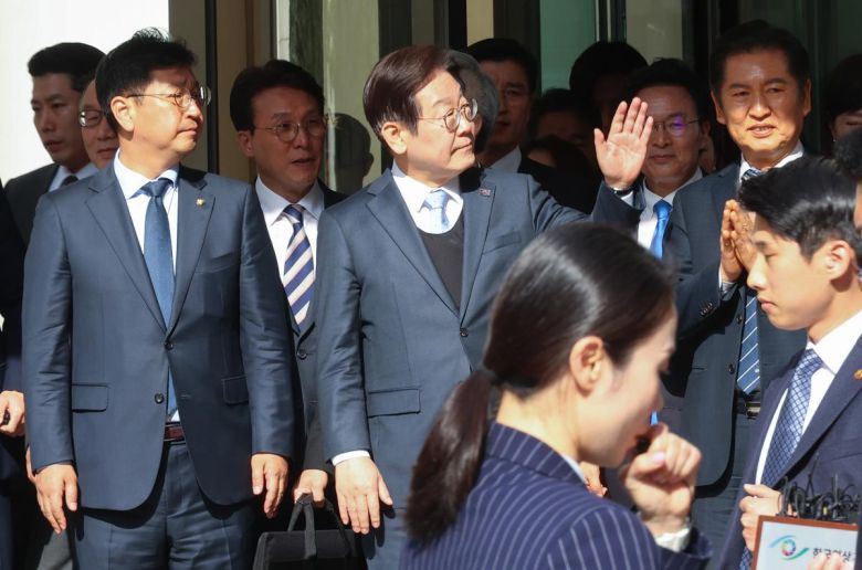 동아일보
