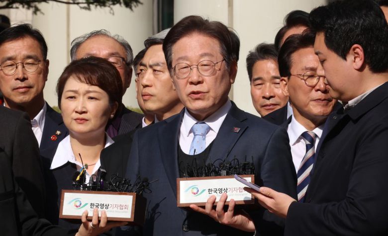동아일보