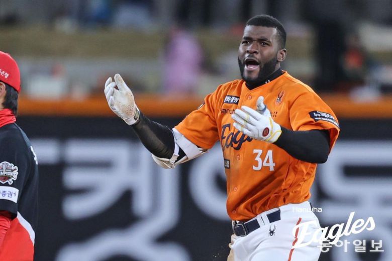 쐐기 2타점 적시 2루타를 친 한화 플로리얼. 한화 제공