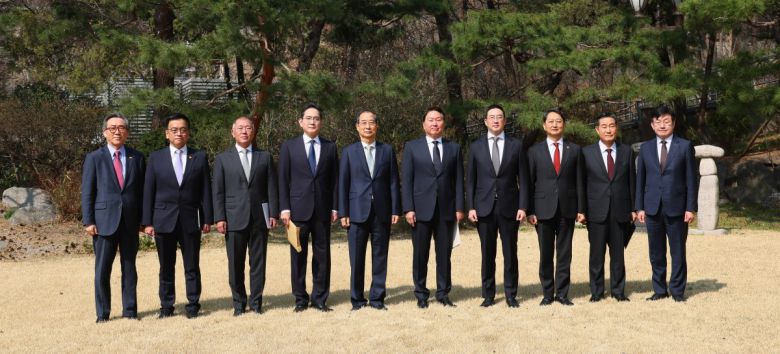 동아일보