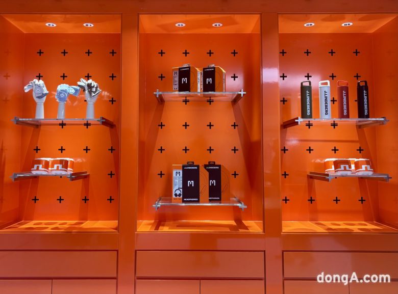 제이린드버그 클럽하우스 서울 매장에서만 판매하는 상품들. 황소영 기자 fangso@donga.com