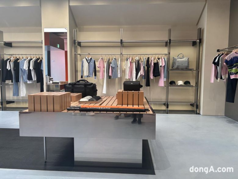 제이린드버그 플래그십스토어 1층. 황소영 기자 fangso@donga.com
