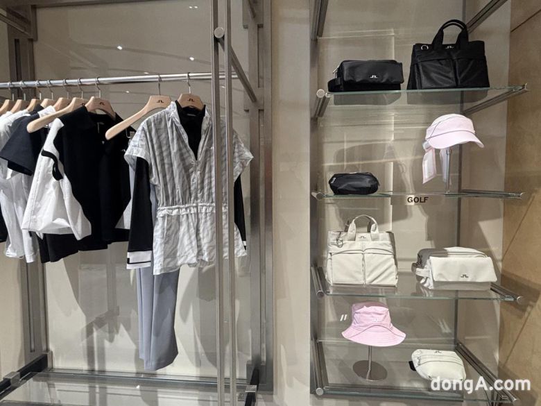 제이린드버그 클럽하우스 3층 여성복. 황소영 기자 fangso@donga.com