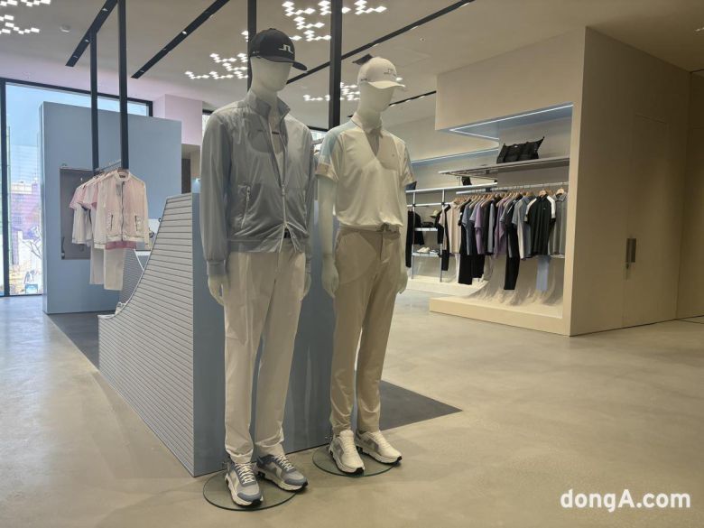 제이린드버그 플래그십스토어 1층. 황소영 기자 fangso@donga.com