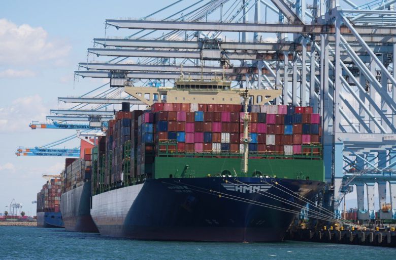 4월 2일 미국 로스앤젤레스 항구에 정박한 컨테이너선. AP 뉴시스