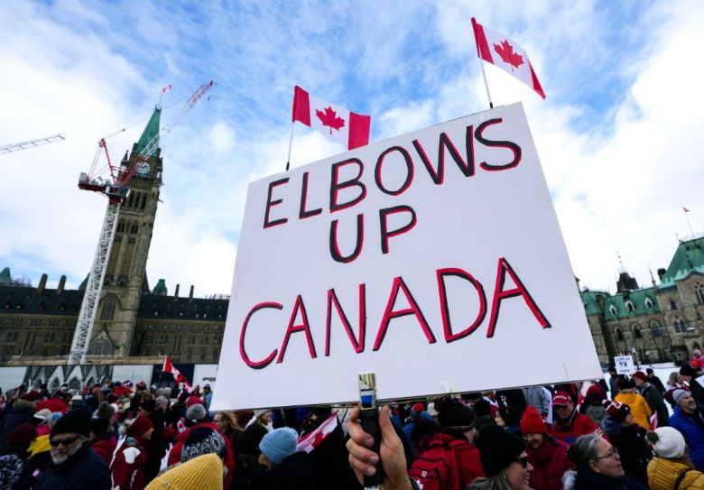 이제 ‘엘보우즈 업’은 캐나다의 결집을 상징하는 문구가 됐다. AP 뉴시스
