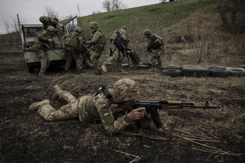 훈련 중인 우크라이나군