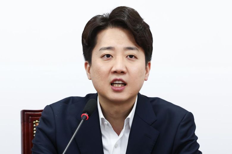 이준석 개혁신당 의원이 4일 오후 서울 여의도 국회에서 열린 최고위원회의에서 발언하고 있다. 2025.4.4/뉴스1