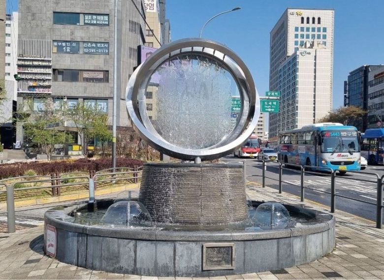 양재역 분수대. 서초구 제공