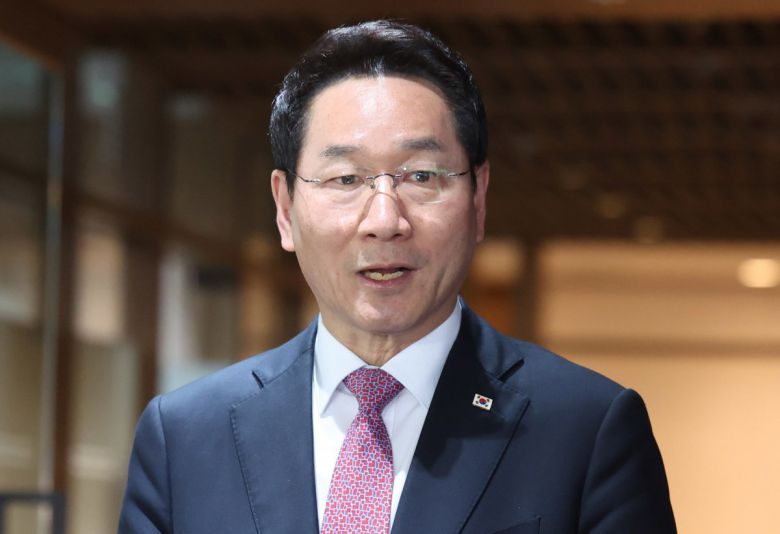 동아일보