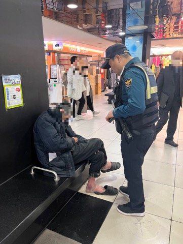 서울경찰청 기동순찰대는 지난 동절기 서울시 다시서기지원센터·관할구청·보건소 등과 협의체를 구성해 고속버스터미널과 잠실역 등에서 배회하는 노숙인 37명에 대해 지원활동을 벌였다. 서울경찰청 제공