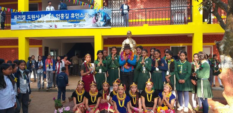 히말라야 곳곳에는 엄홍길 대장이 세운 학교가 들어서고 있다. 엄홍길휴먼재단 제공