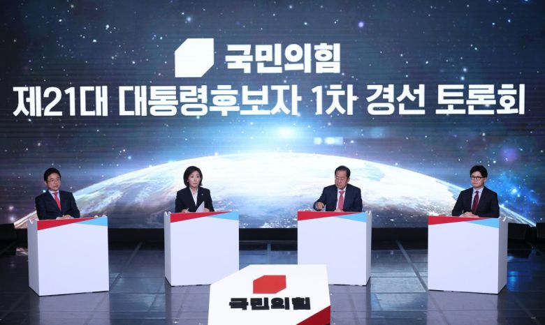 동아일보