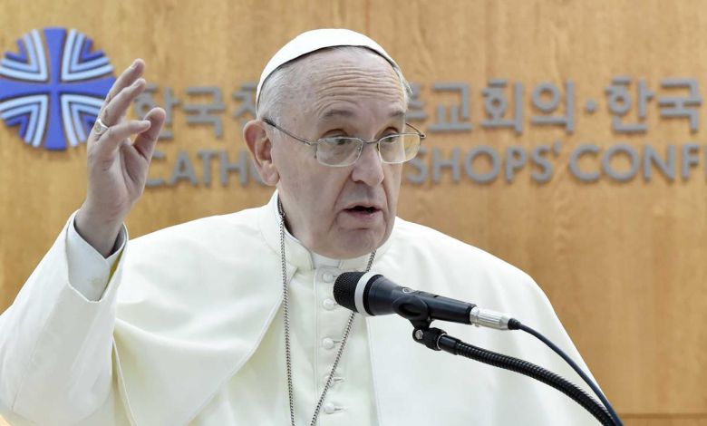 2014년 8월 14일 방한한 프란치스코 교황이 서울 광진구 한국천주교중앙협의회를 방문해 한국주교단과 만남에서 연설하고있다. 사진공동취재단